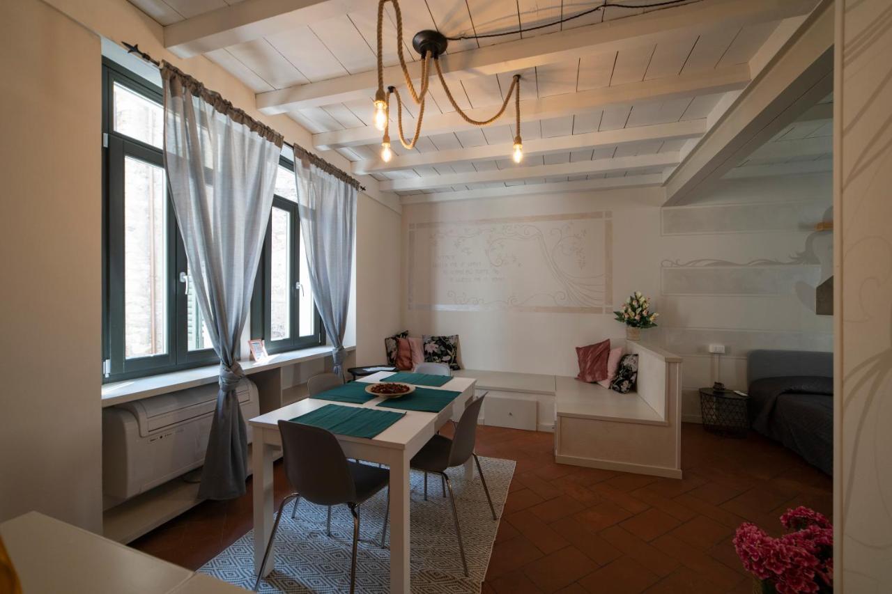 Homo Homini Lupus Apartment Brescia Luaran gambar