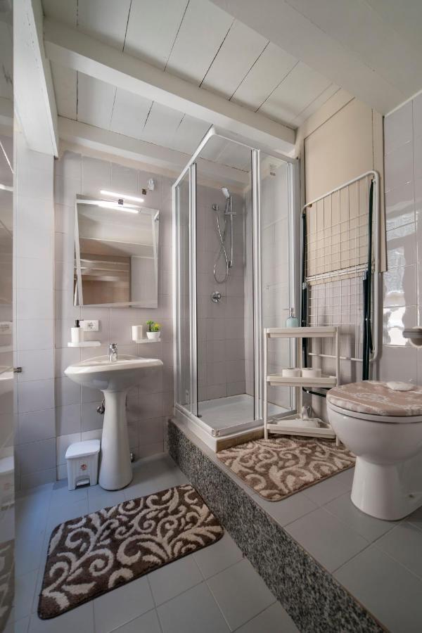 Homo Homini Lupus Apartment Brescia Luaran gambar