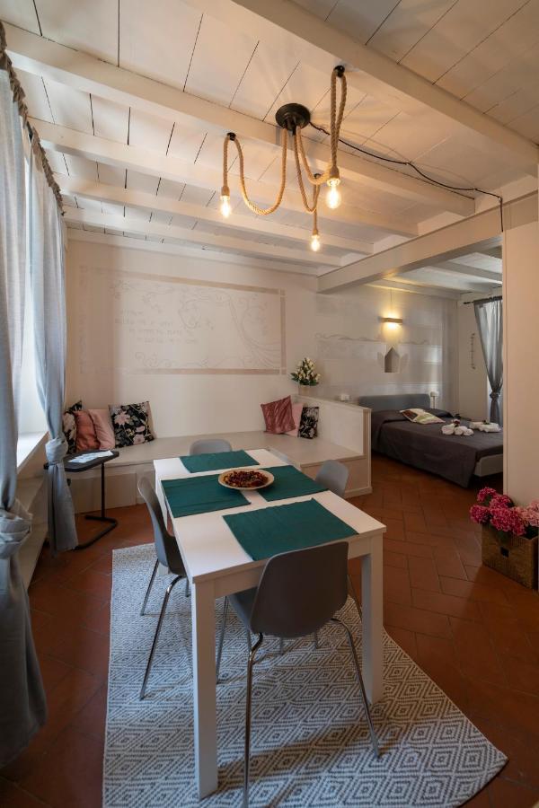 Homo Homini Lupus Apartment Brescia Luaran gambar