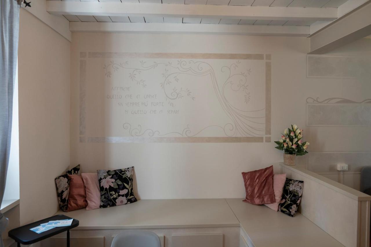 Homo Homini Lupus Apartment Brescia Luaran gambar
