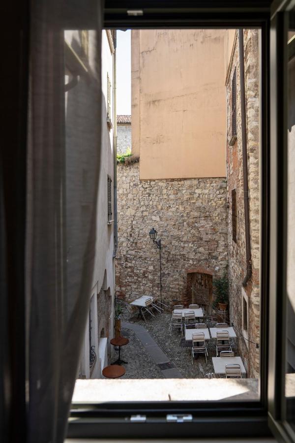 Homo Homini Lupus Apartment Brescia Luaran gambar